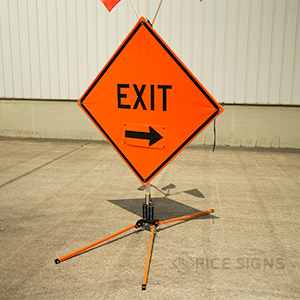 This is a photo of the sign with a reversible arrow.  The sign features heavy duty snaps that allow the arrow to be pointed left or right.