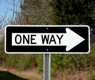 Picture of a one way right sign