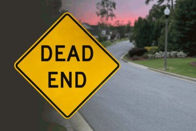 A dead end sign in the entrance of a neighborhood